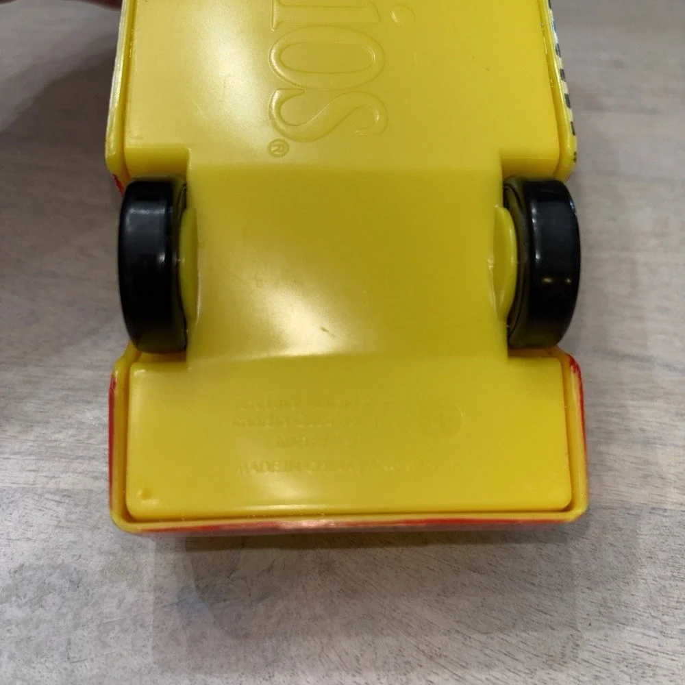General‎ Mills CHEERIOS Cereal RACE CAR Snack Container Vintage